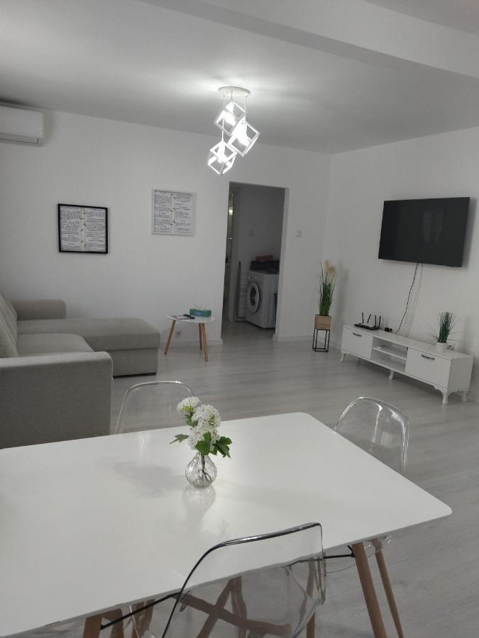 Apartament Max. Confort Тульча Екстер'єр фото